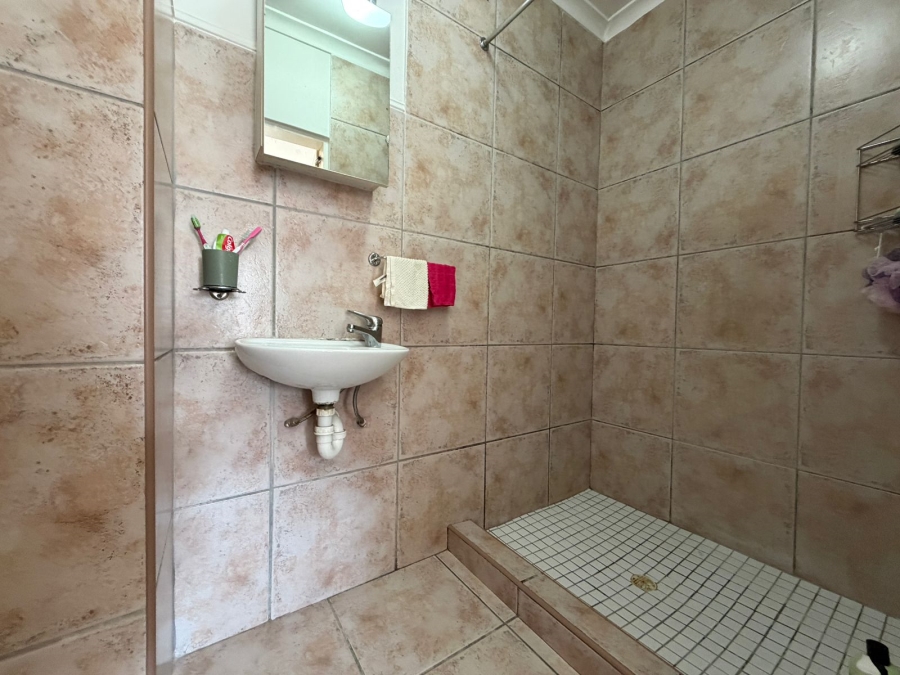 2 Bedroom Property for Sale in Gordons Bay Central Western Cape